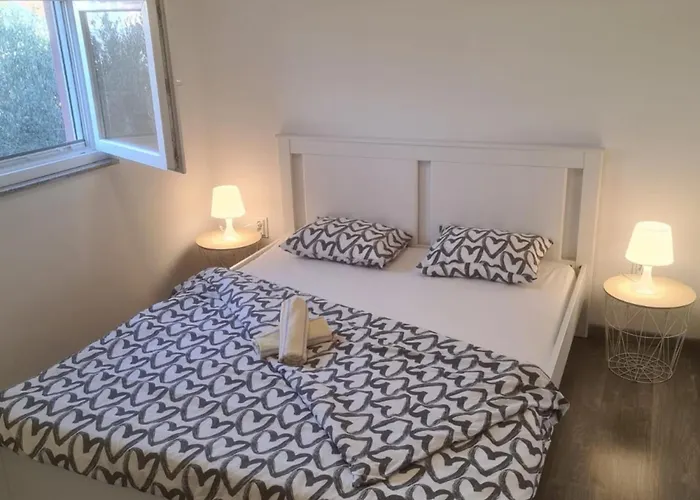 Апартаменты Rubbi - Two Bedroom With Terrace Врси